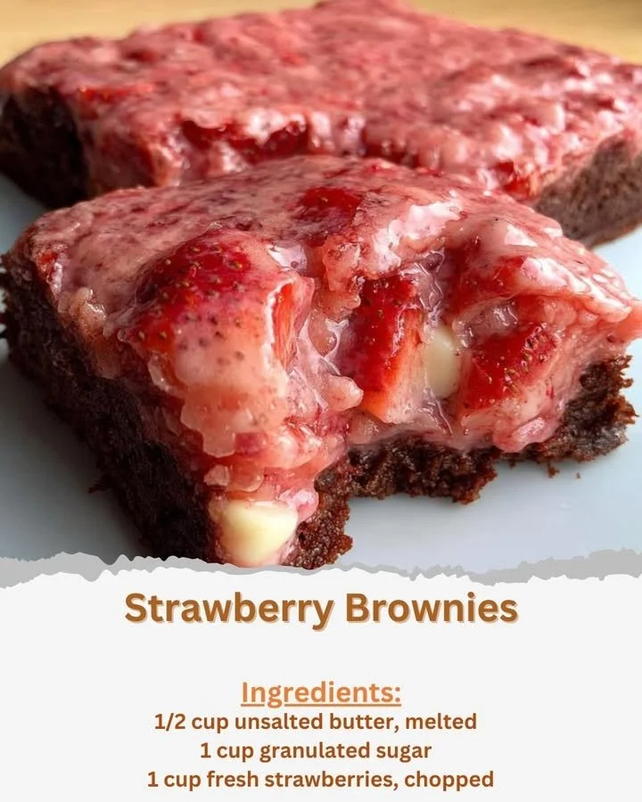 Delicious strawberry brownies topped with fresh strawberries and chocolate drizzle