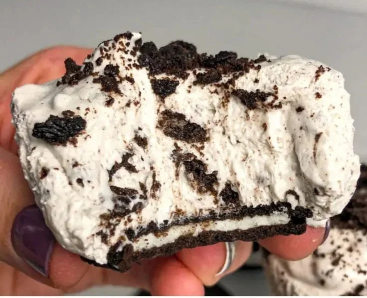 Healthy No-Bake Oreo Cheesecake Bites on a decorative plate