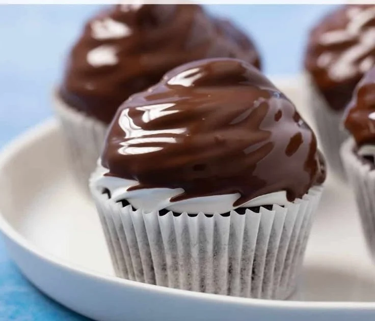 Delicious Hi-Hat Cupcakes with chocolate frosting and meringue topping