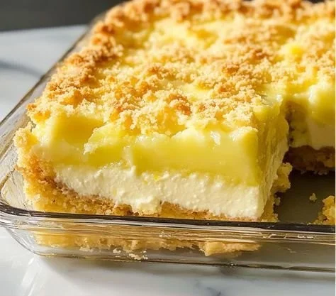 Lemon Cream Cheese Dump Cake with lemon slices and cream cheese frosting